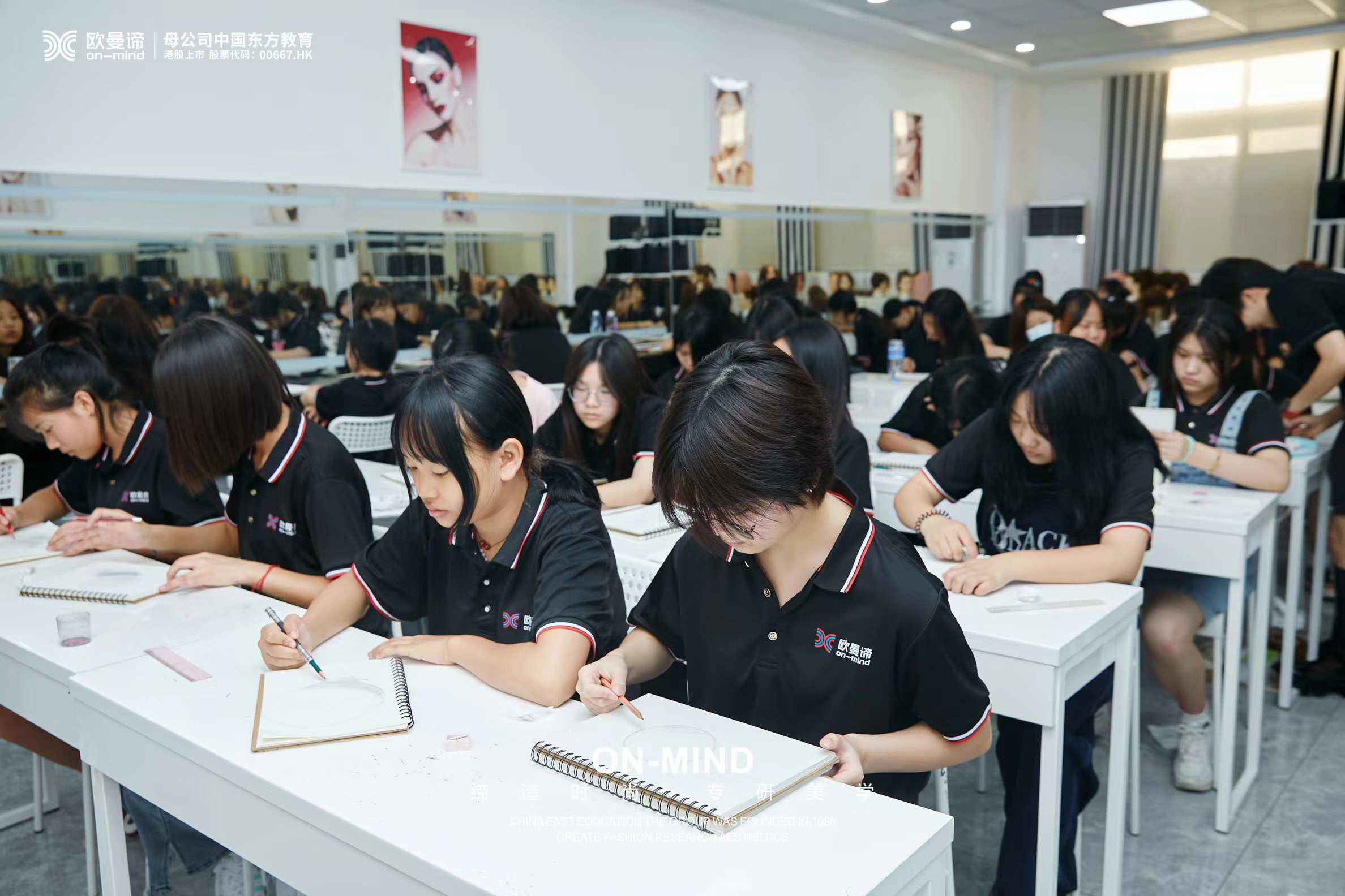 初中毕业女生学化妆，就业前景如何？